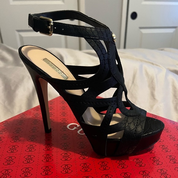 Guess Kaesy2 Peep Toe Pumps - Picture 6 of 6